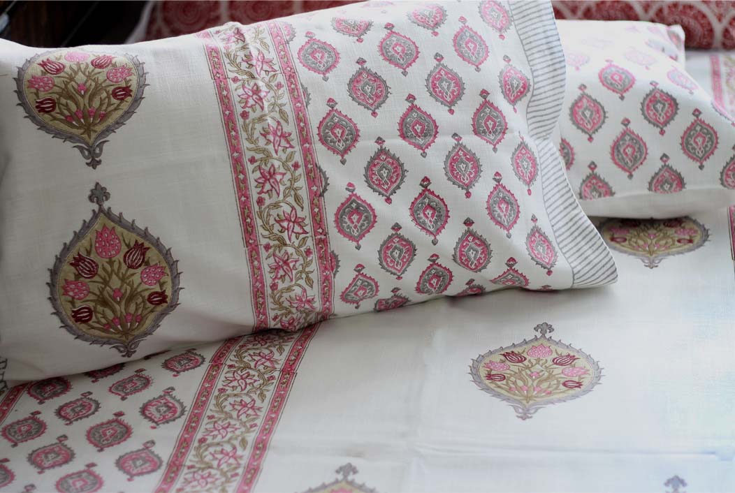 Akula Handloom Slub Cotton Bed Sheet With Two Reversible Pillow Cases