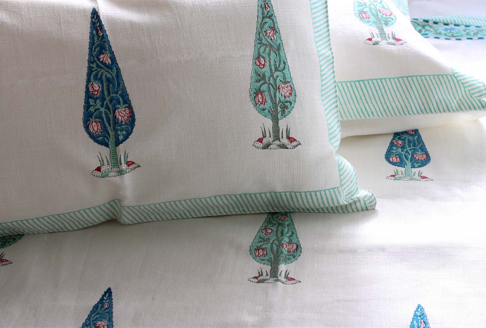 Chinar Handloom Slub Cotton Bedsheet With Two Reversible Pillow Cases