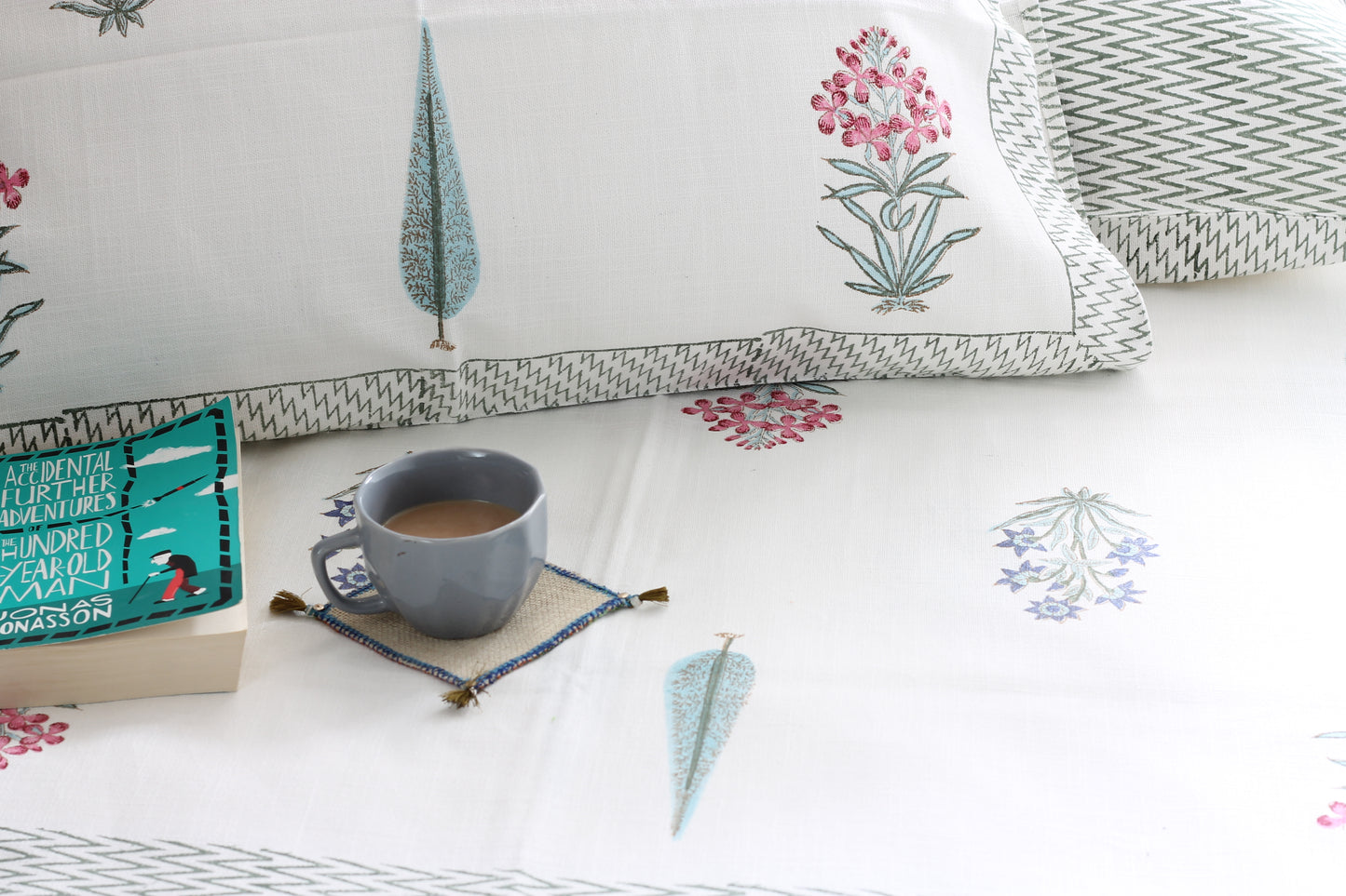 Bageecha Handloom Slub Cotton Bedsheet With Two Reversible Pillow Cases