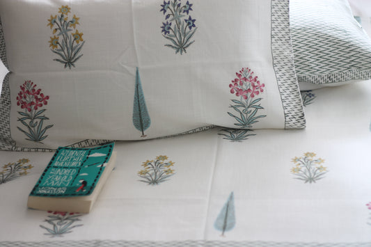 Bageecha Handloom Slub Cotton Bedsheet With Two Reversible Pillow Cases